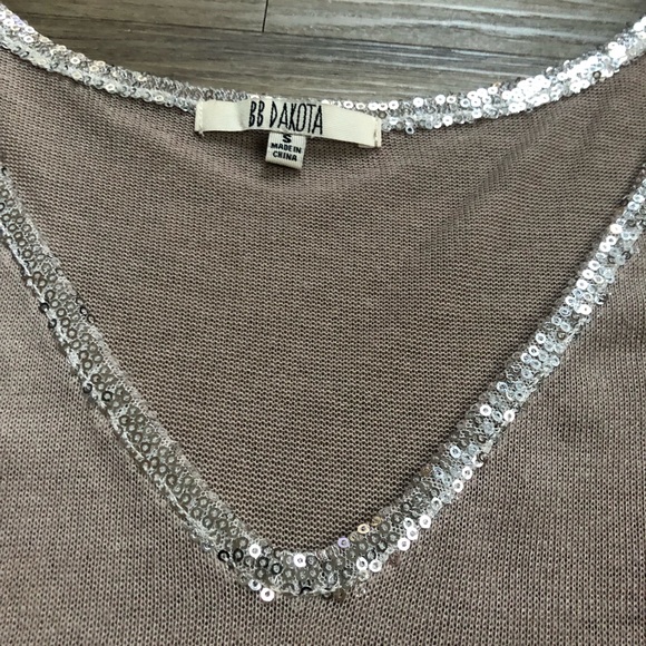 BB Dakota Cold Shoulder Top - Picture 3 of 4